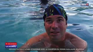 Démonstration d'apnée dynamique avec le champion du monde Guillaume Bourdila