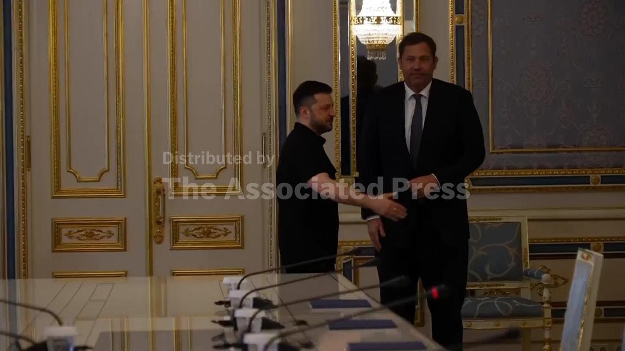 Ukraine’s Zelenskyy discusses air defense with visiting German vice chancellor