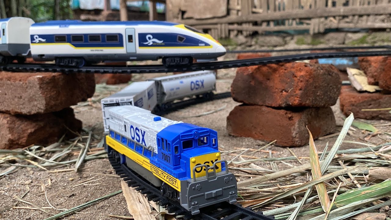 Kereta Miniatur Jalan Pelan, Suara Relnya Nagih 🎧