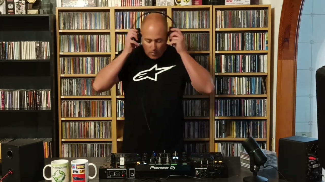 Dj. Iván Santana remixes live set at home ( 07-25-2023 )