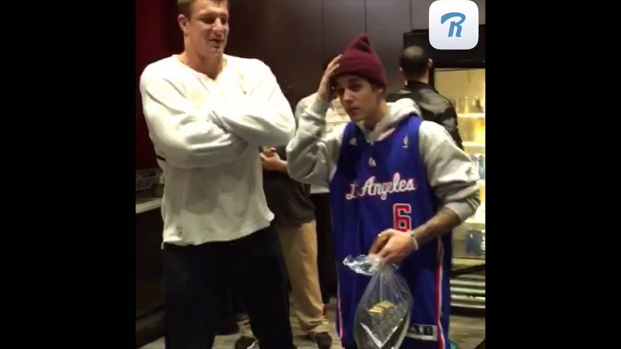 Justin Bieber chilling in the LA Clippers locker room w/ Rob Gronkowski