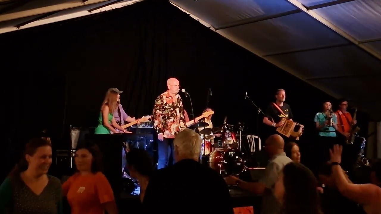 Nick Walden calling Barley Break with Whapweasel at Warwick Folk Festival 2025