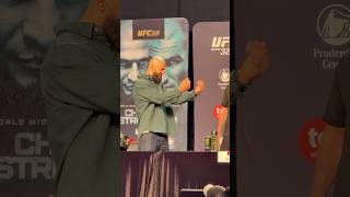 La conf’ de l’UFC 328 commence bien entre Khamzat et Sean Strickland 🍿