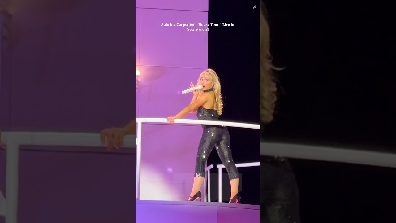 Sabrina Carpenter performing “ House Tour “ Live in New York night 1 💋 