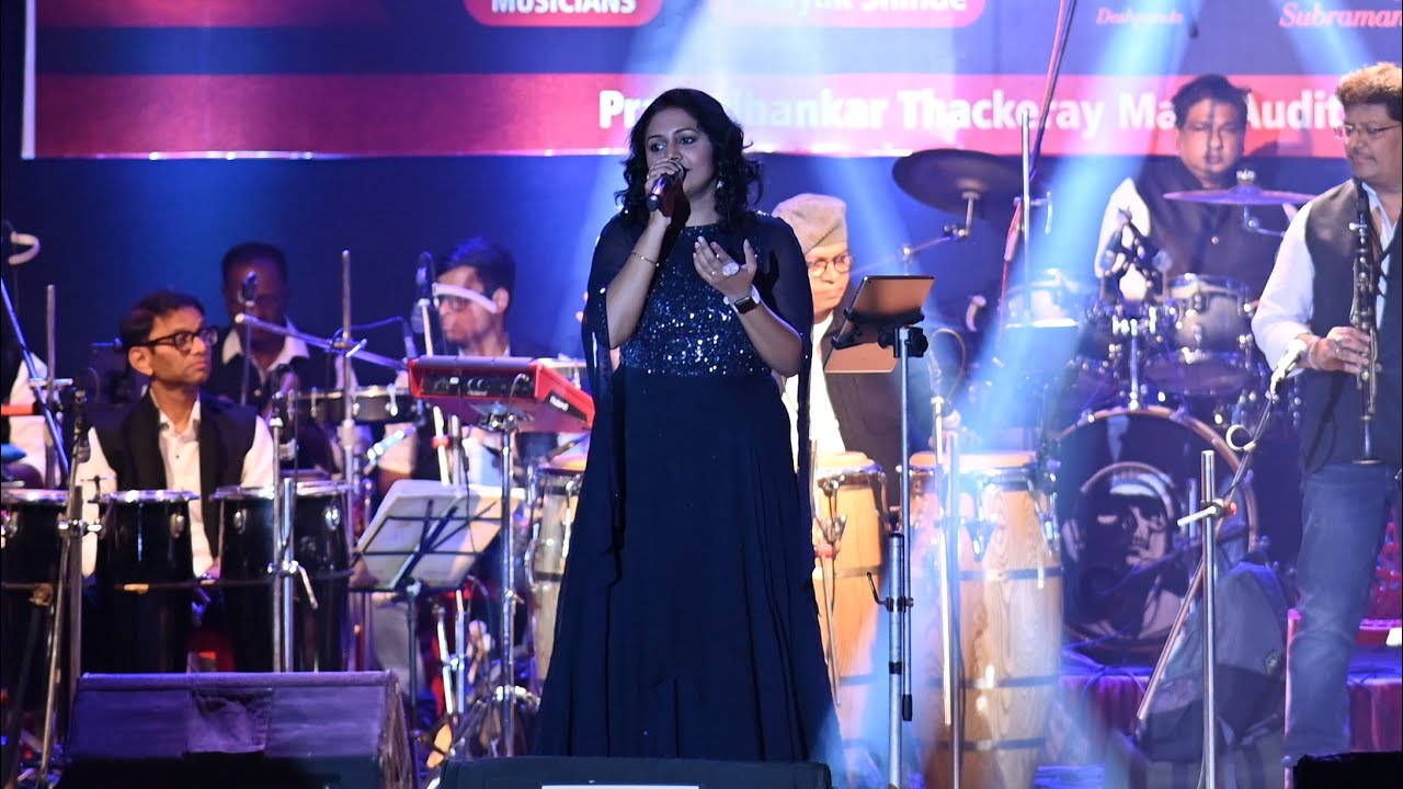 Nindiya Se Jagi Bahar | Hero | Lata Mangeshkar | Live Performance | Madhura Deshpande
