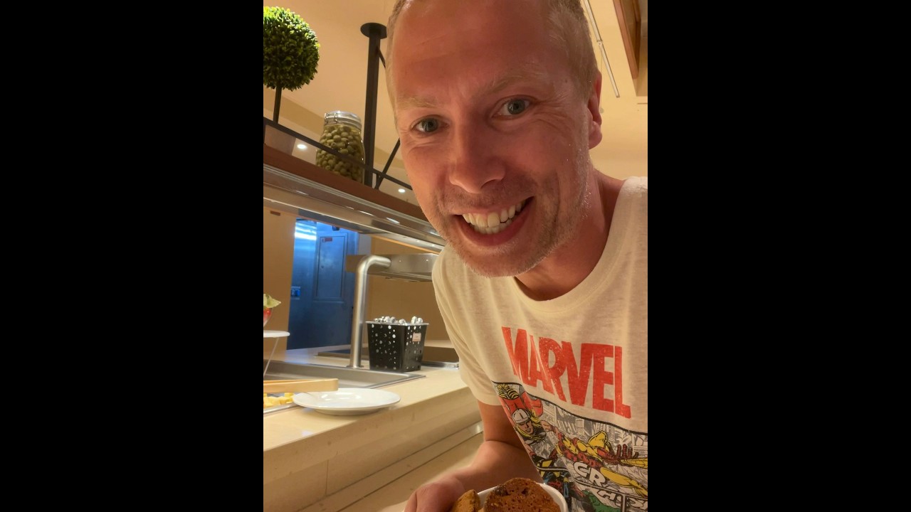 Carnival Venezia Midnight Buffet Tour: all of the food options and an awesome CHEESE cruise ship! 🤯