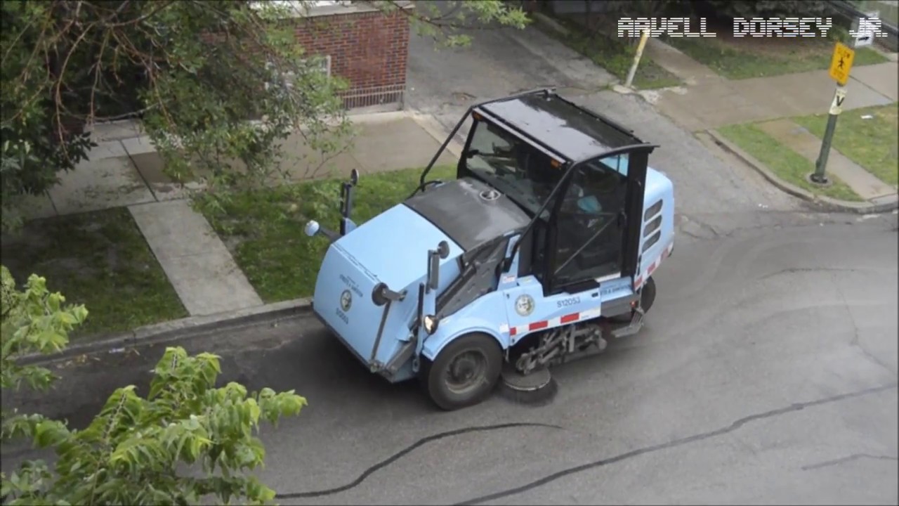 Chicago Street Sweeper Working In The Rain [62817] YouTube