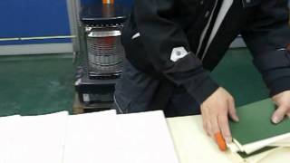 製本工程「手丁合」