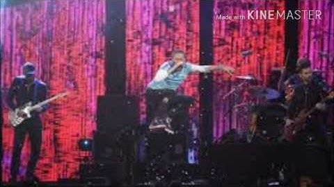 The Chainsmokers & Coldplay - Something Just Like This (Live at the BRITs)