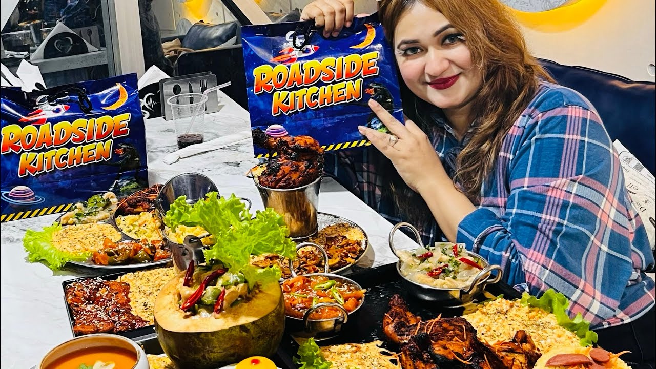 চট্টগ্রামে রোডসাইড কিচেনে চলছে বালতি ভর্তি খাবারের মেলা|| Roadside kitchen Chittagong || Food vlog 