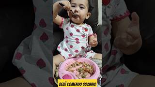 Bebê Comendo Sozinho