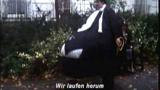 Monty Pythons - Mr Creosote trifft im Restaurant ein