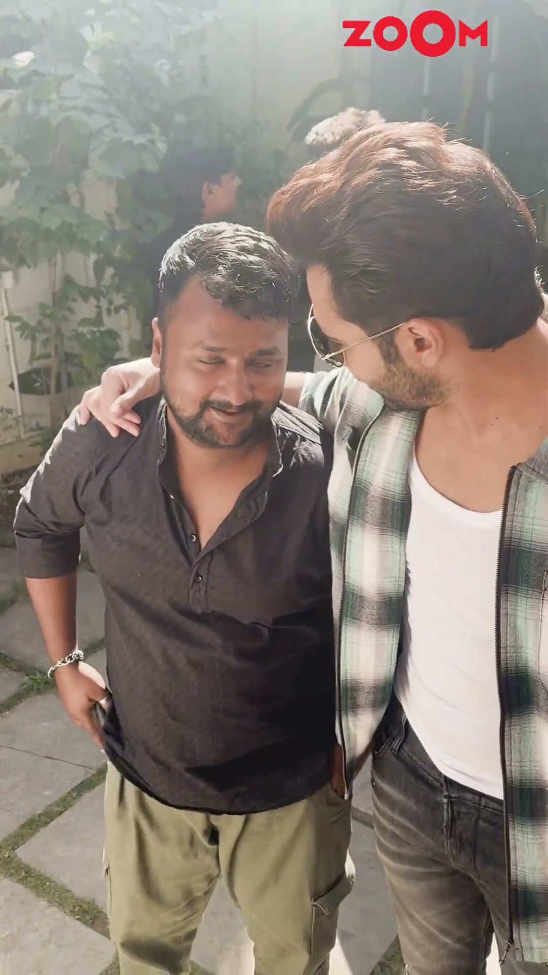 Varun Dhawan POSES with fans and paps as spotted promoting his film Baby John ? #shorts
