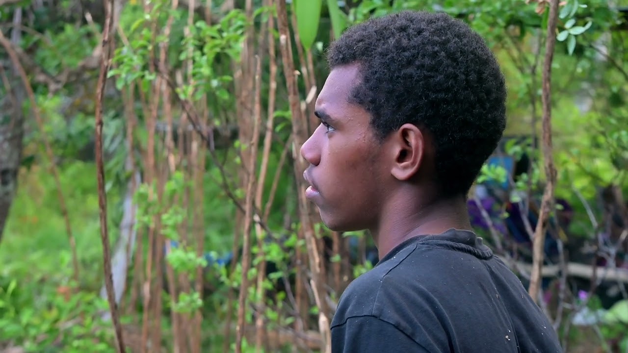 Construire une case traditionnelle kanak (Maré)