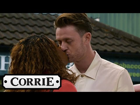 Dee-Dee and Joel Kiss on Their First Date | Coronation Street