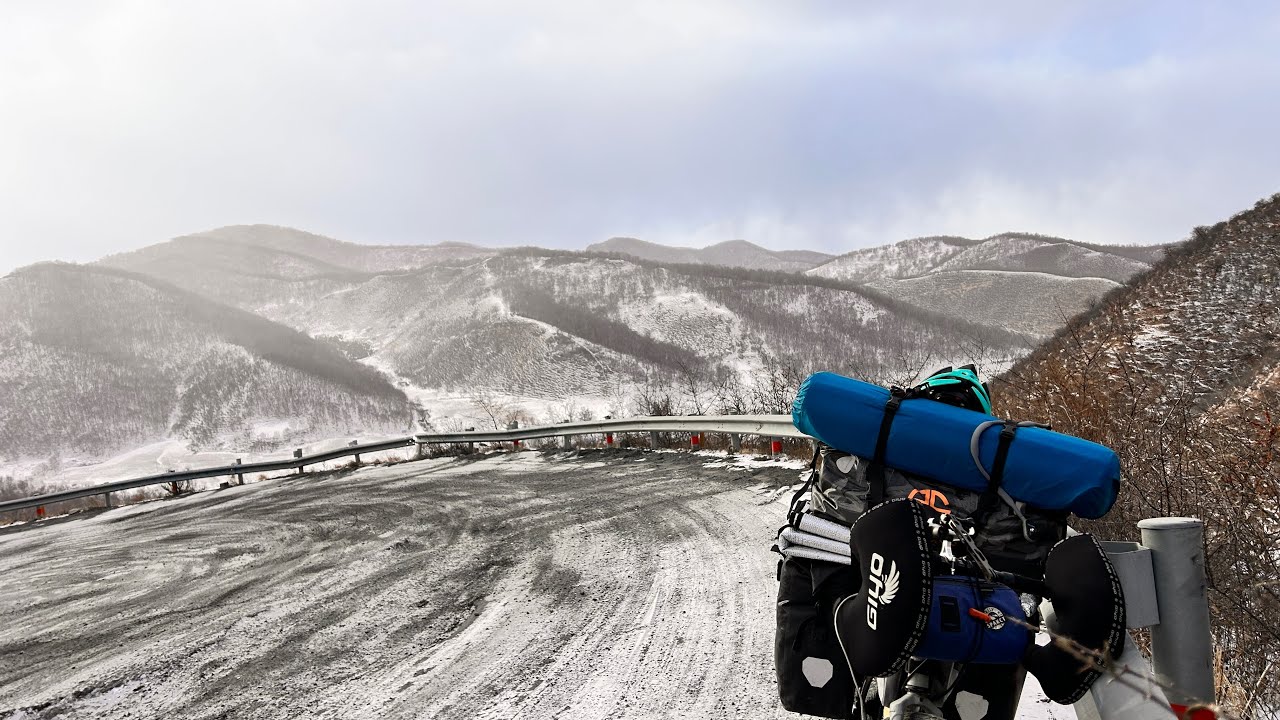 骑行东北，盘山公路陡坡连人带车摔了几次，笑着笑着就不疼了
