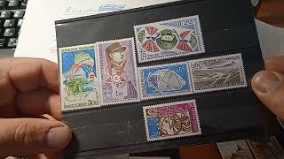 Смотрим годовые наборы 4 стран. Филателия марки хобби stamp philately hobby