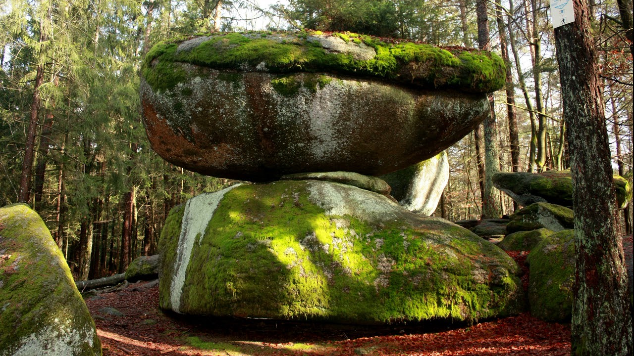 Die Wackelsteine im Bayerischer Wald.Сейды. в баварском лесу.