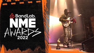 BERWYN performs &#39;ANSWERS&#39; at the BandLab NME Awards 2022