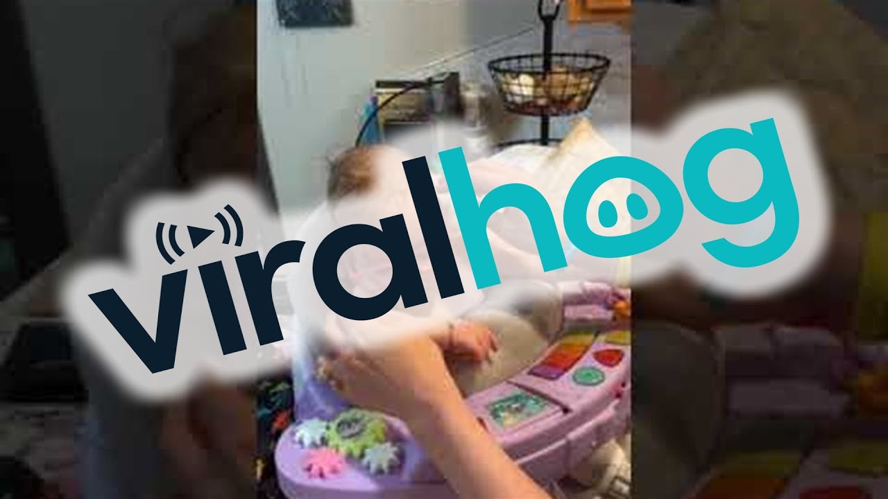 生まれつき視力が弱い赤ちゃんが 初めてメガネをかけて家族を見たら 最高の笑顔がはじけるリアクションに心が温かくなる 1 2 ページ ねとらぼ