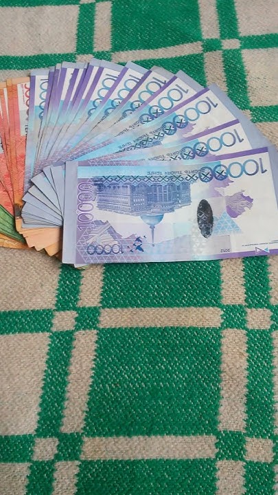 ВЕЕР ДЕНЕГ на пионерском одеяле 27-го Июня - БАНКНОТЫ 10 000, 5000 ...
