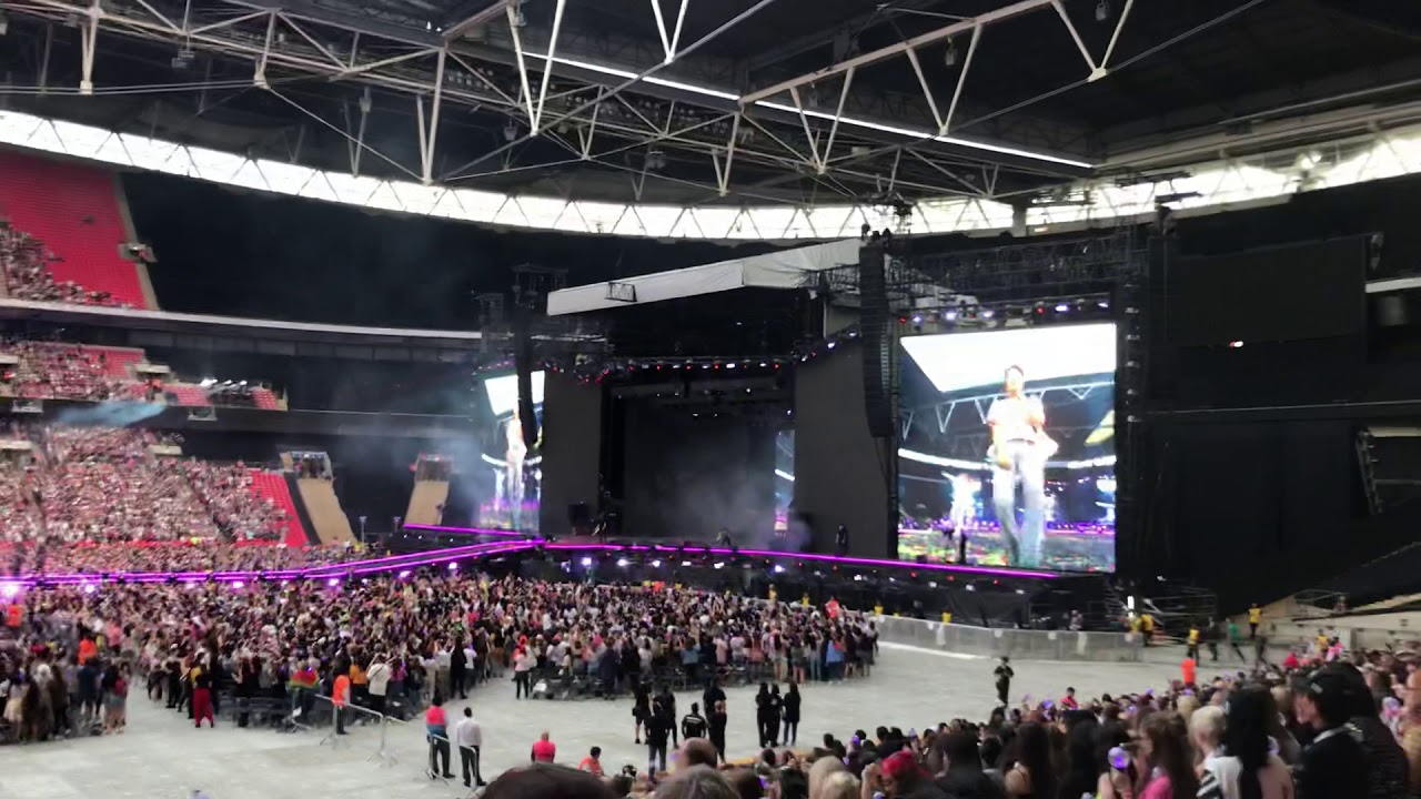 010619 BAEPSAE @ BTS 방탄소년단 Love Yourself: Speak Yourself Tour in London - Wembley Stadium