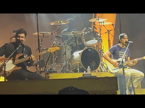 Kissing in Cars (Bonus Track) - Pierce The Veil (Night 1 of the I CAN’T HEAR YOU Tour)