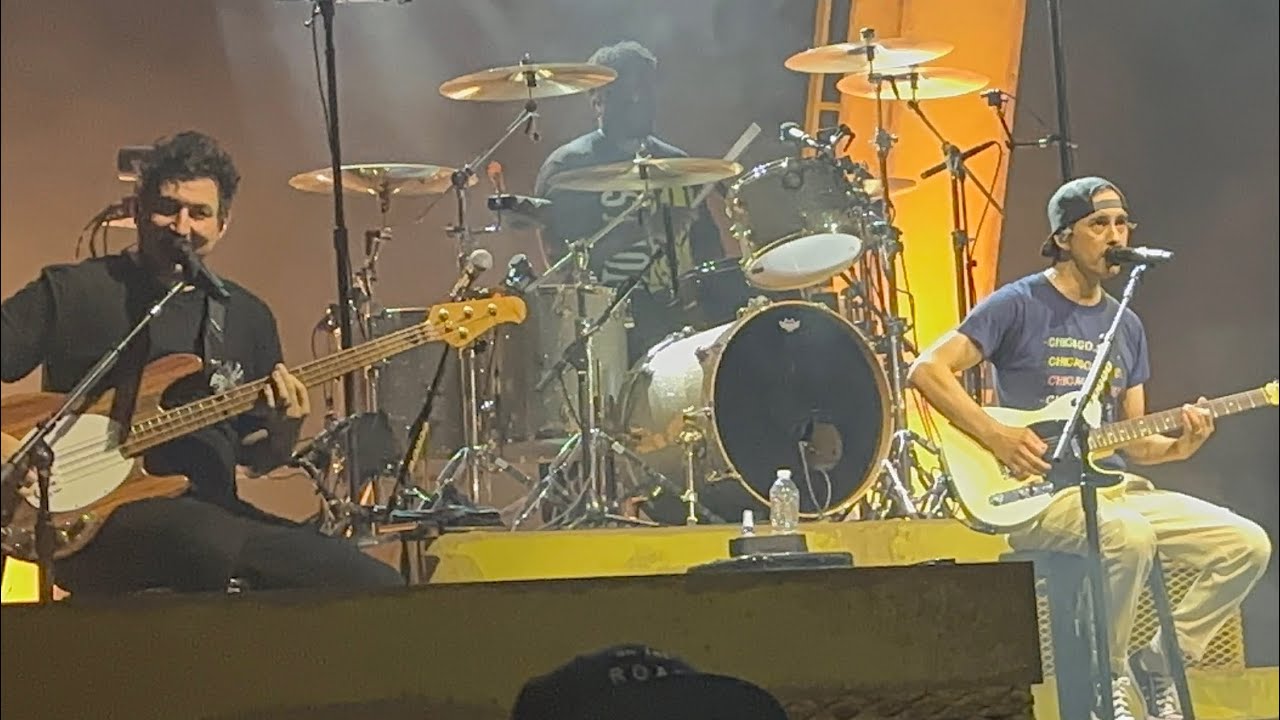 Kissing in Cars (Bonus Track) - Pierce The Veil (Night 1 of the I CAN’T HEAR YOU Tour)