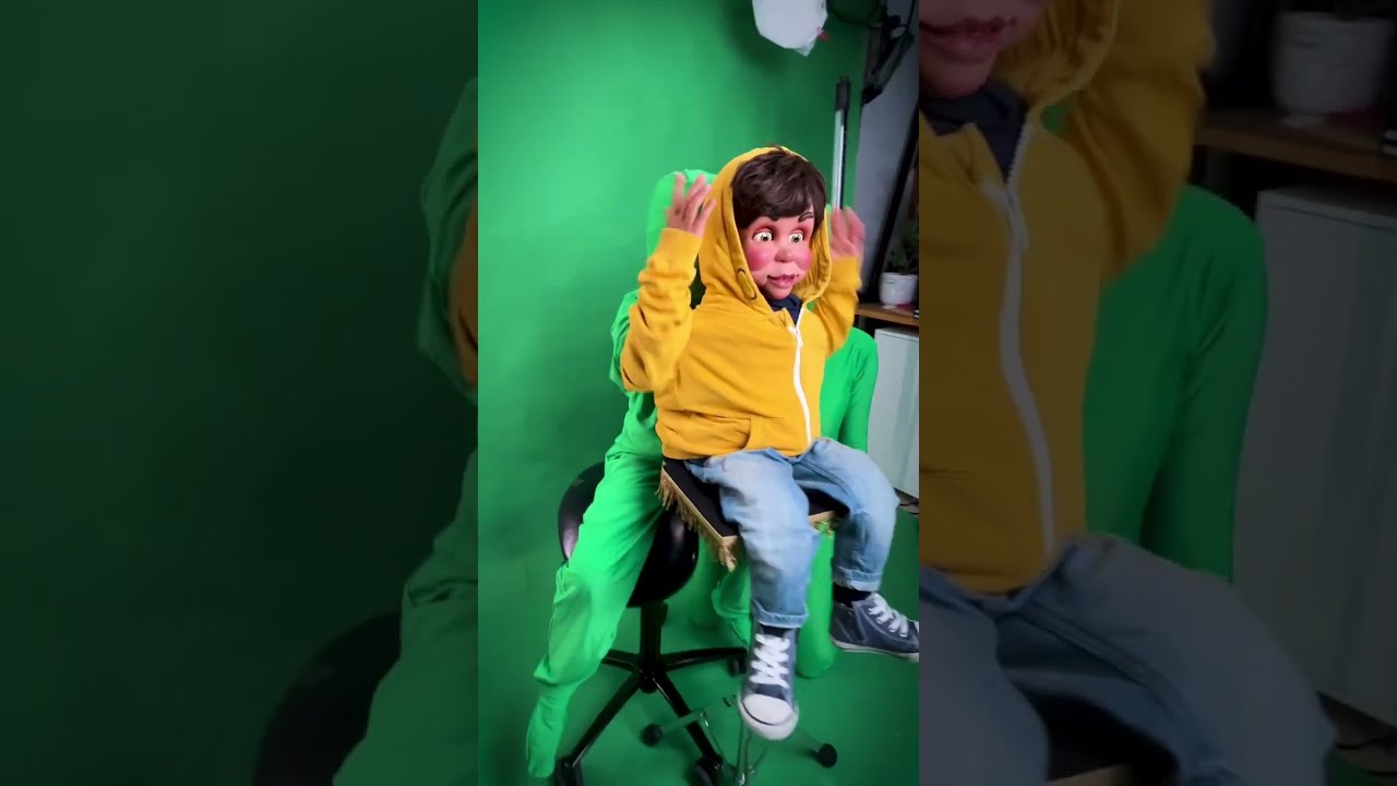 The Only Time I Ever See Her Is When She S Behind Me In Mirror Behindthescenes Greenscreen