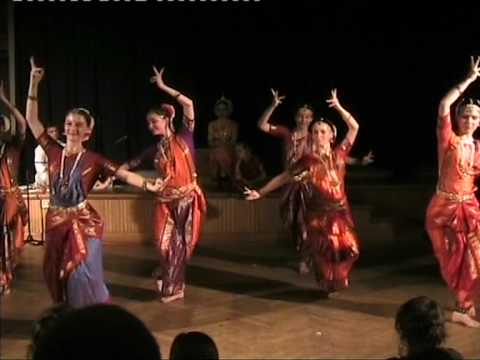 Wideo: Jak Tańczyć Tańce Indyjskie