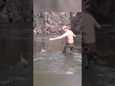 #putin #lider #presidente #rusia Putin loves the countryside and fishing.