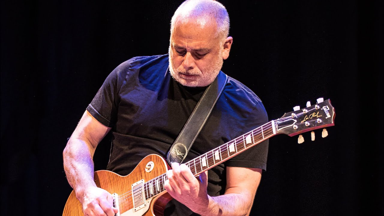 Прекратите гадать на гитаре: изучайте трезвучия и импровизируйте в любом месте грифа.