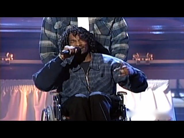 Snoop Doggy Dogg - Murder Was The Case (Live) - YouTube