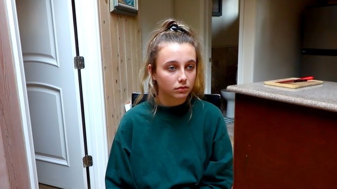 Rising  Star Emma Chamberlain To Showcase Her 'Stupid Genius' On New  Podcast - Tubefilter