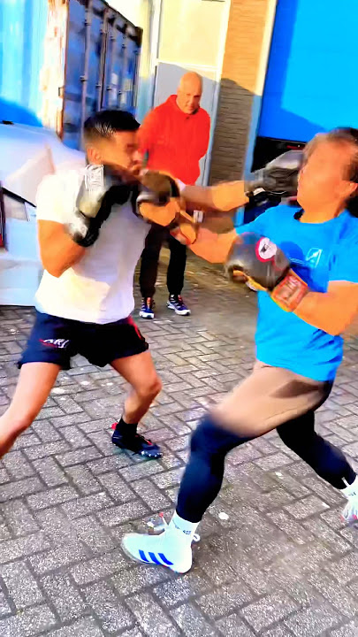 ⚜️🔥⚜️ Unstoppable Girl vs. Determined Boy: Mesa Sport Gym’s Parking Lot Sparring! 💥 #shorts
