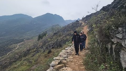 Ngôi làng cô đơn khảo sát đường 3km nằm trong thung lũng Hoang Vu. Nguyễn Tất Thắng