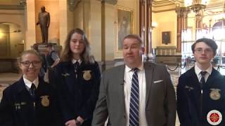 Sen. Bennett discusses the importance of Agriculture in Illinois with FFA students