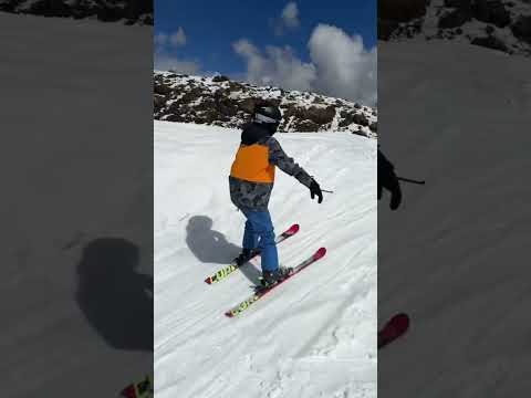 Видео: Alex and Sandra relax in the mountains and ski