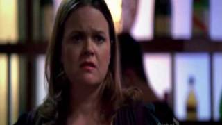 Brennan (Bones) canta Girls Just Wanna Have Fun