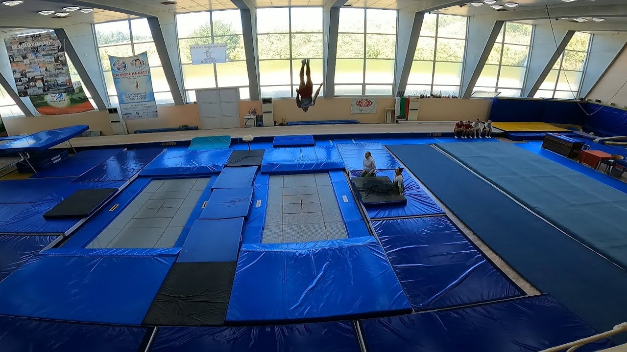 СКОКОВЕ НА БАТУТ - 50 Години Спортно Училище 