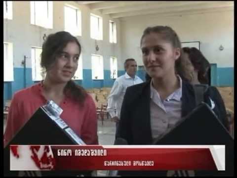 წარჩინებულ მოსწავლეებს პერსონალური კომპიუტერები გადაეცათ