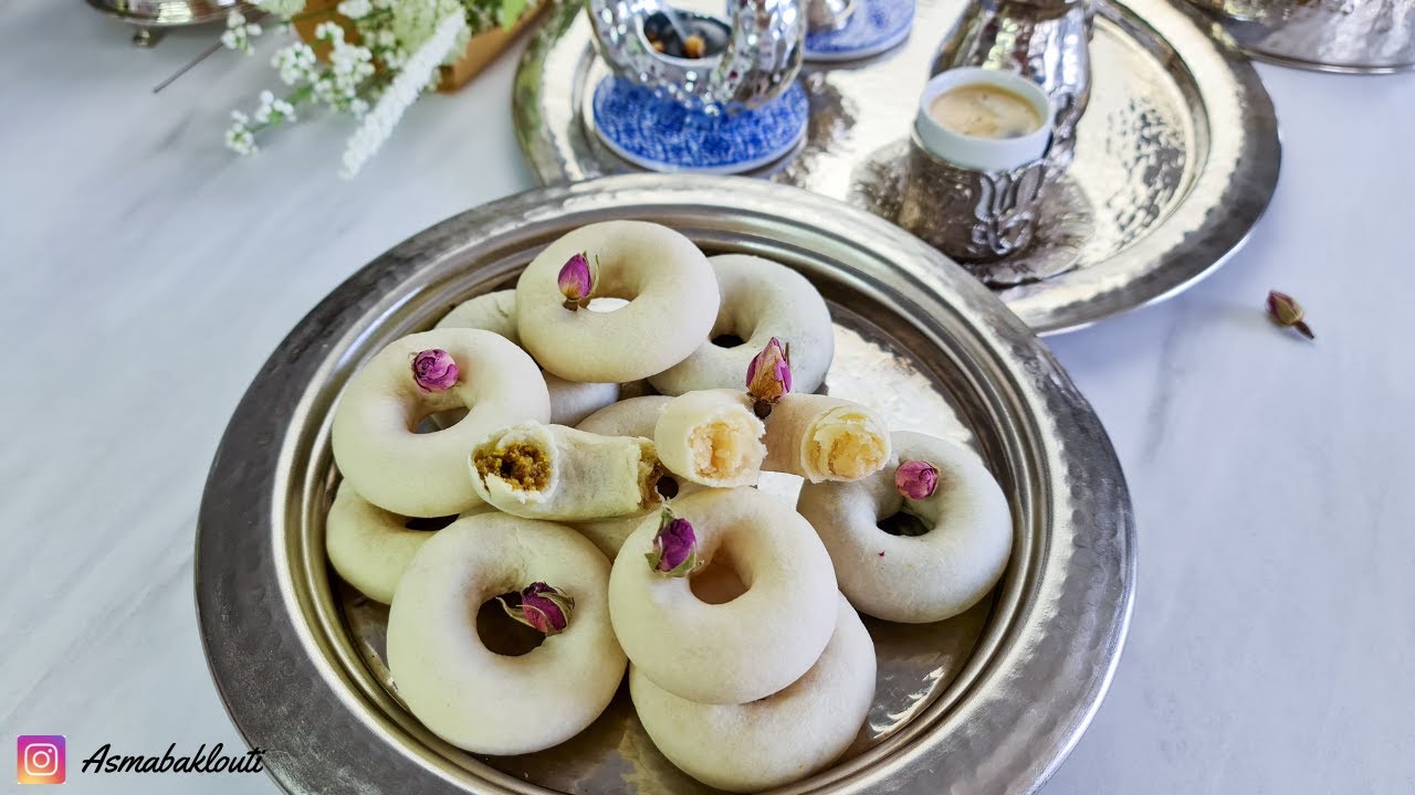 روسات كعك الورقة التونسي بالفستق و اللوز قد منقلكم بنة و شوية جربوه و تفكروني Recette Kaak War9a