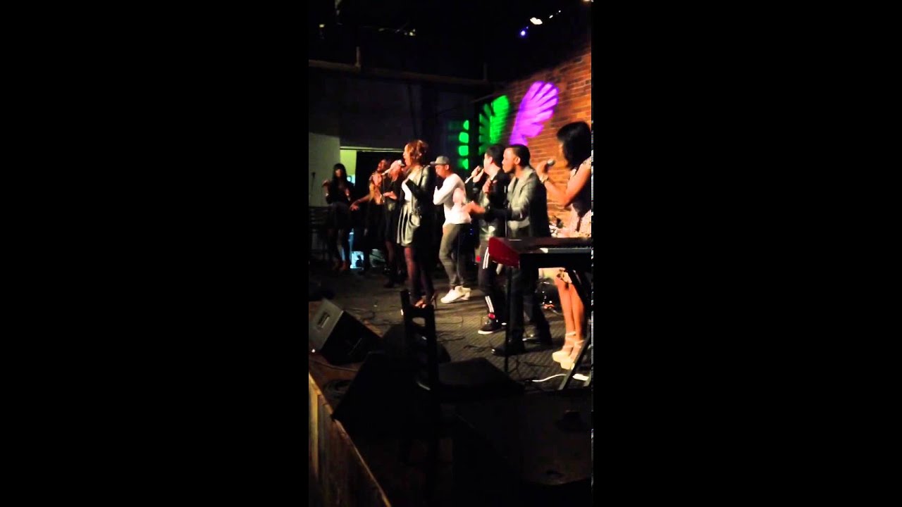 @OfficiallyTen "TEN" singing "Tell Me Something" @ The Bonnerfide Radio Party 