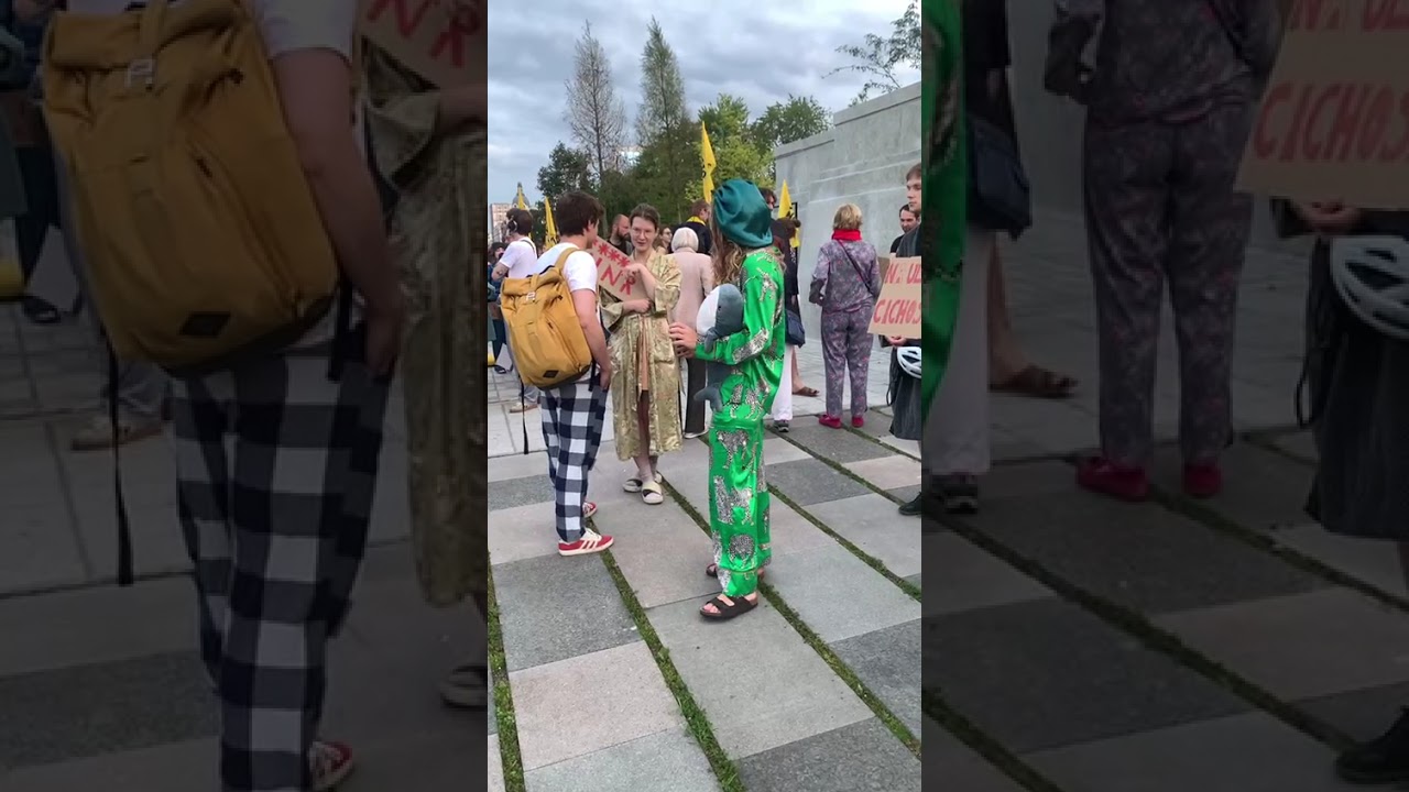 The contrasts of Warsaw or a march in pyjamas of all tastes and colors right in the Polish capital