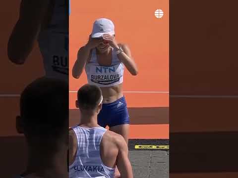 Pide matrimonio a su novia en la línea de meta #viral #viralvideo #atletismo