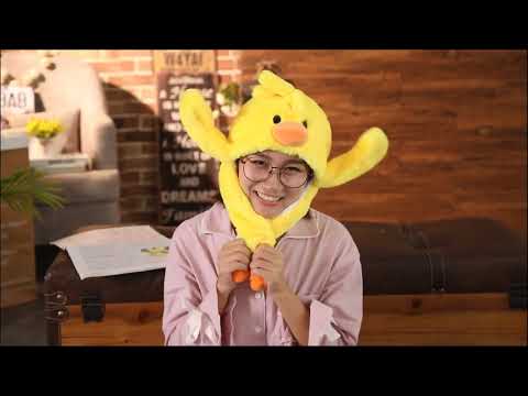 Шапка з руховими вухами "Единоріг" зі світлом, видео 2