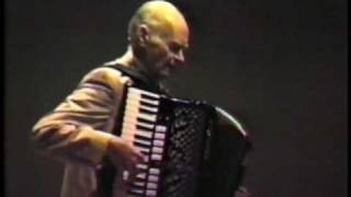 Nunzio performs El Cumbanchero, 1990 chords