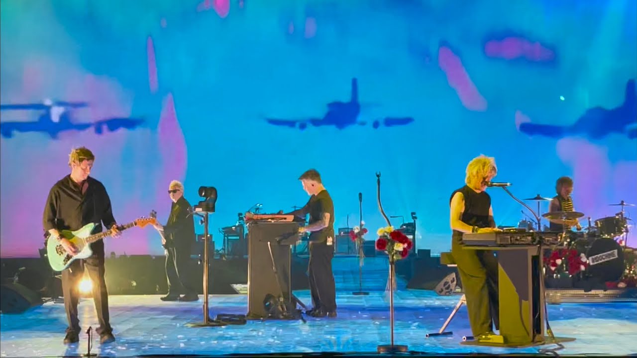 Indochine - A l’est de Java (Live Arena Tour 2025 at Arkéa Arena, Bordeaux 4)