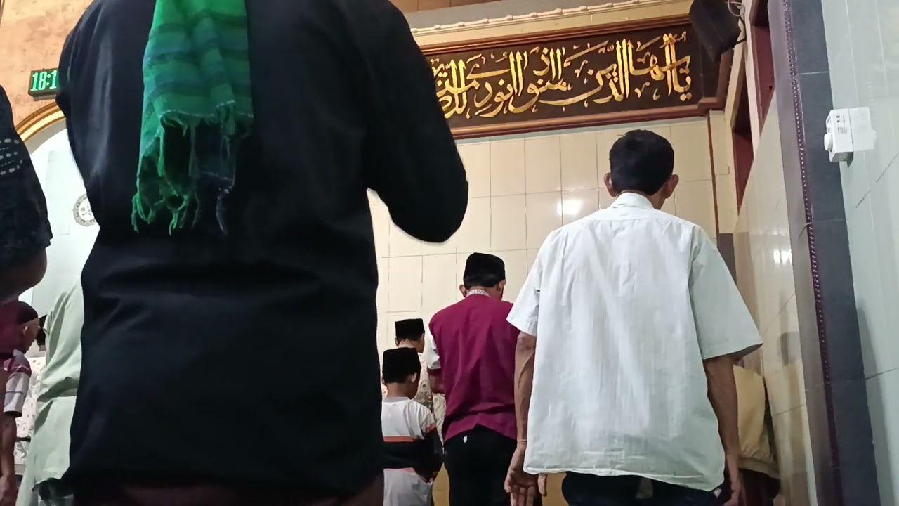 Jama'ah Magrib 😍 Dari toko ke masjid 😍😍 Semoga tayangan ini bisa mendekatkan diri kepadaNya 