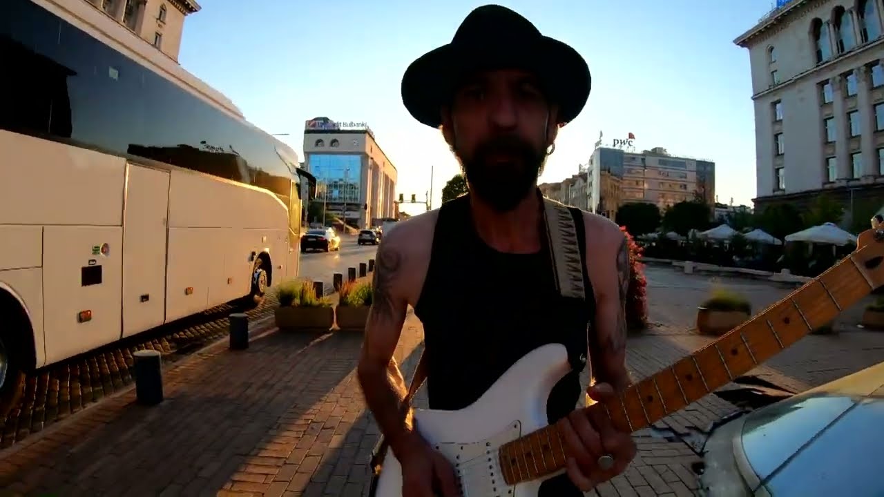 Виолета Петрова feat  Jimi Sobara - КОЙ СИ ТИ  (Official Video)